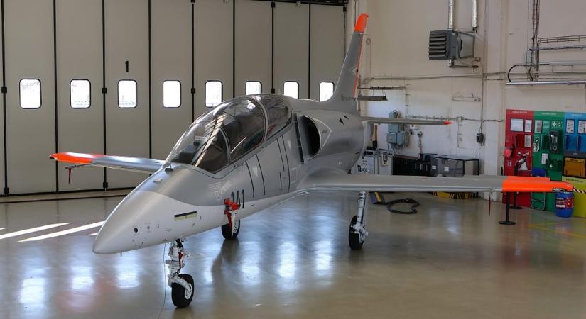 Átlátszó: Magyar Pétert vádolták meg, miközben kormányközeli üzletemberek cége ajánlott vadászgépeket Ukrajnának