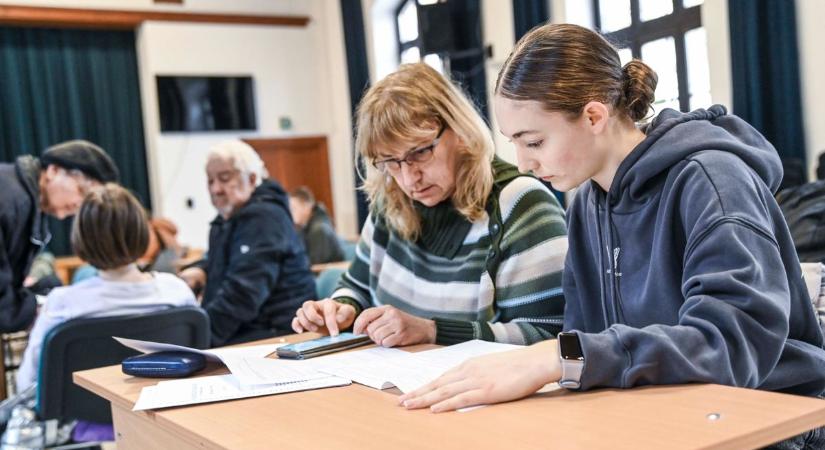 Voltak nehéz feladatok, de jól sikerült a felvételi – ott voltunk a Garay gimiben (képgalériával)