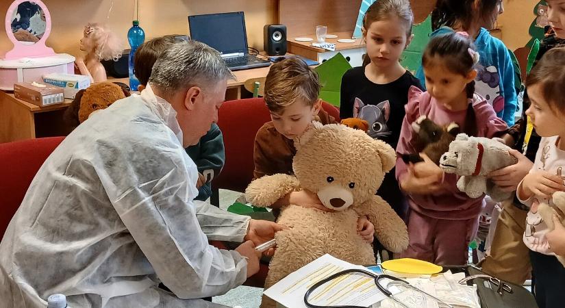 A vágsellyei óvodások körében népszerűsítik az állatorvosi szakmát