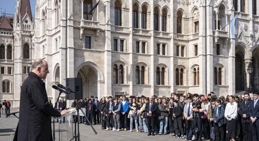 Középiskolások Kárpát-medencei utazását támogatja a Rákóczi Szövetség