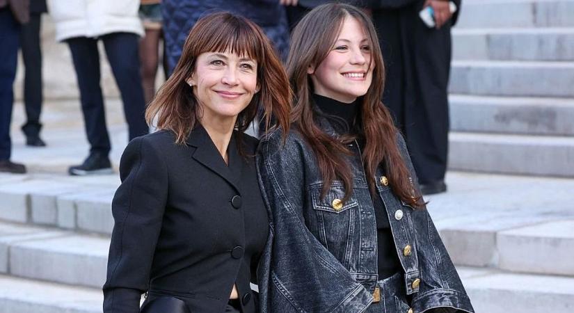 Varázslatos videók: ilyen gyönyörű ma a Házibuli sztárja és ritkán látott lánya