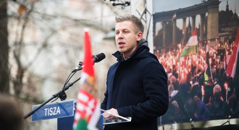 Magyar Péter: Baltával támadtak a Tisza önkénteseire egy debreceni lakótelepen