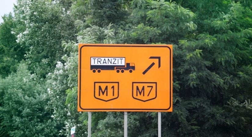 Fontos határidő közeleg: holnap lejárnak a tavalyi éves pályamatricák