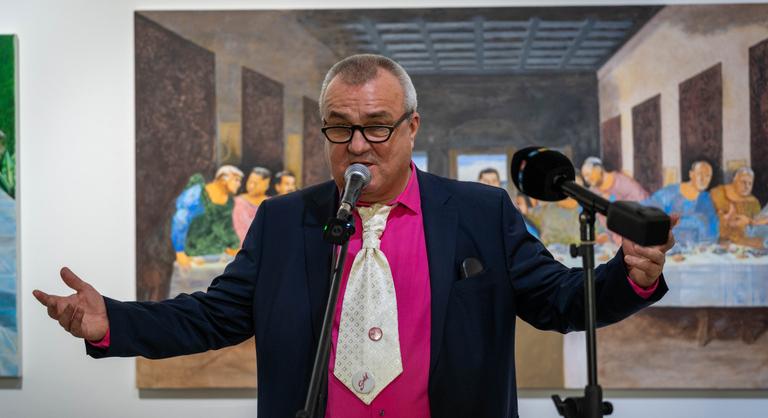 Kis hiján lebontotta a tömeg a galéria falait drMáriás polgárpukkasztó életműkiállításán