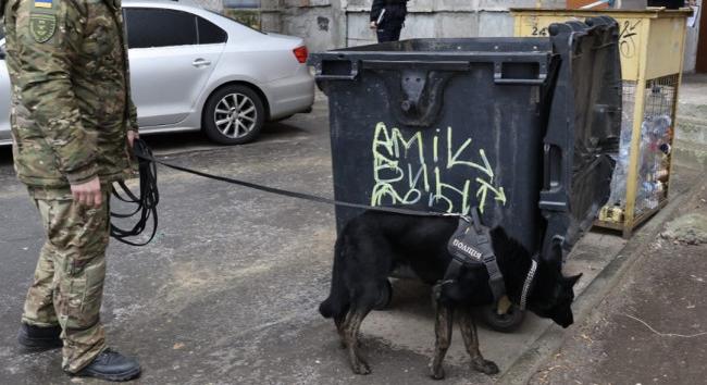 Mikolajivban egy csecsemőt hagytak egy szemeteskonténerben