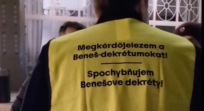 Tüntetés Pozsonyban a kollektív bűnösség ellen: hátrahagyni a 20. századi reflexeket…