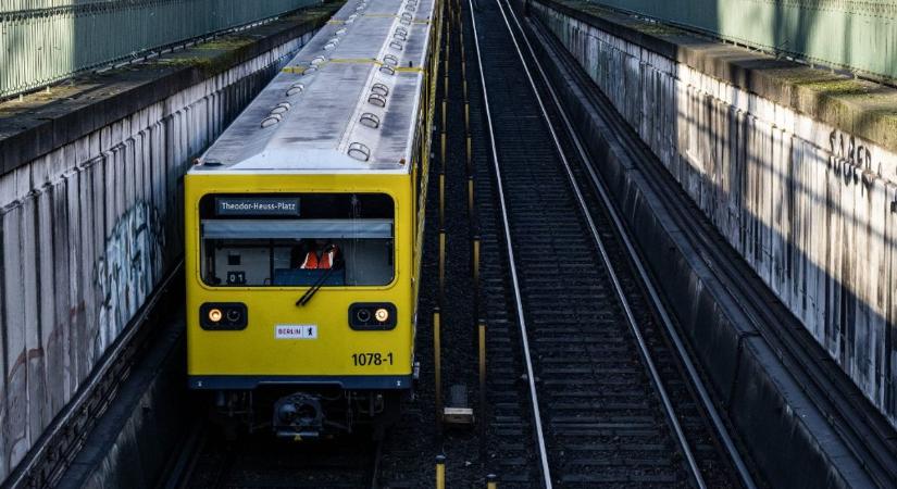 Vérfagyasztó: metró elé rántott egy fiatal lányt a szudáni migráns Hamburgban