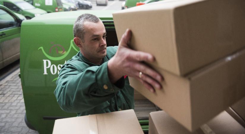 Komoly bérfejlesztés kezdődhet a Magyar Postánál