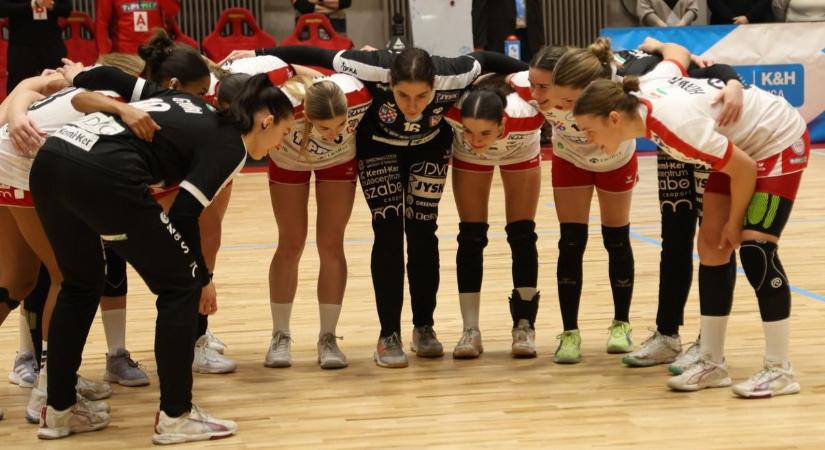 Tovább fogyatkozva, egy mezőnycserével is hősiesen helytálltak