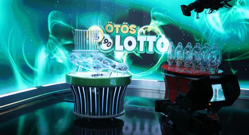 Elszakadt a papucsa, elütötte az időt egy lottó kitöltésével: négymilliárd forintot nyert az ötös lottón