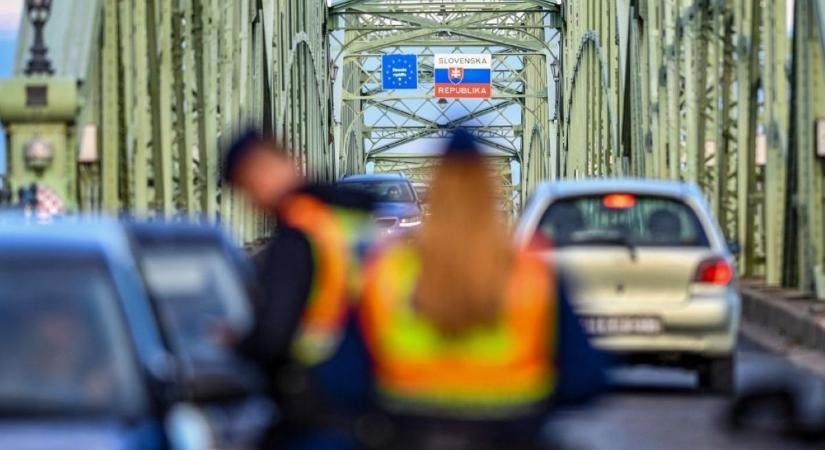 Ez már mindennek a teteje: tiltakozott a Beneš-dekrétumok ellen, azonnal elvitték a szlovák rendőrök (VIDEÓ)