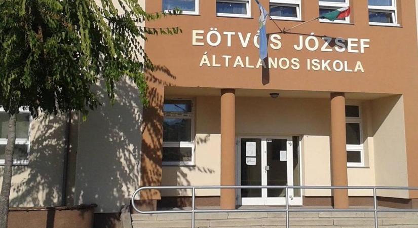 Öngyilkossági kísérlet: bántalmazott kisfiú akasztotta fel magát egy tantermi fogasra