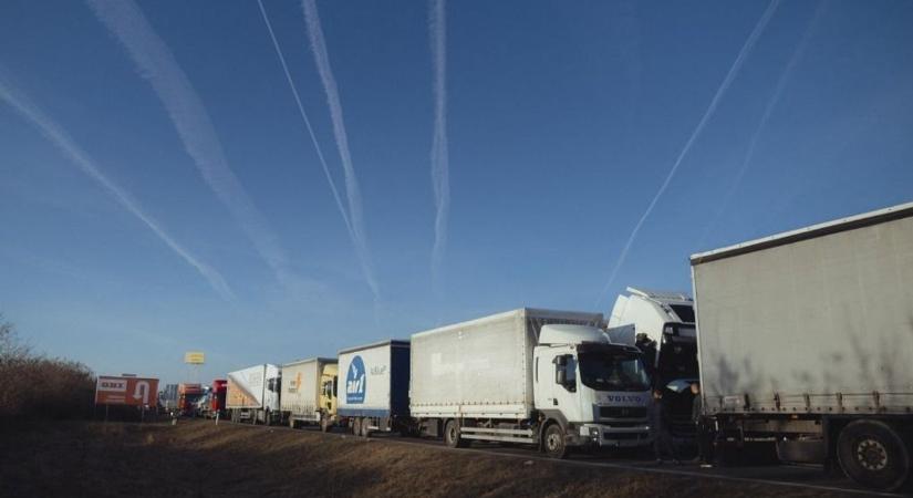 A gazdák után a kamionosok is fellázadtak Brüsszel ellen: az EU máris megtört, öt napig se bírta ki a blokádot – óriási a kár