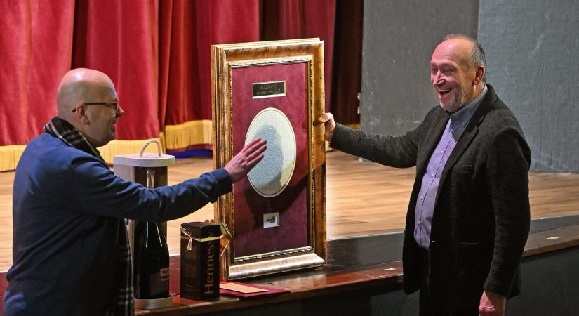 Búcsú az egri színházban