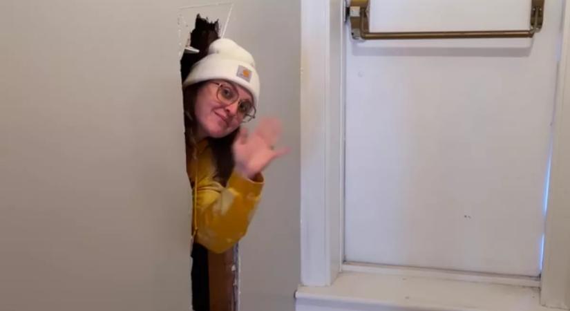 Két falat nyit meg egy csapat a régi kúriában: amit mögötte találnak, attól eláll a lélegzetük