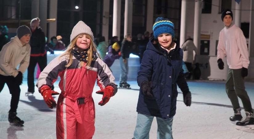 Itt az utolsó alkalom a csúszásra, hamarosan bezár a jégpálya!