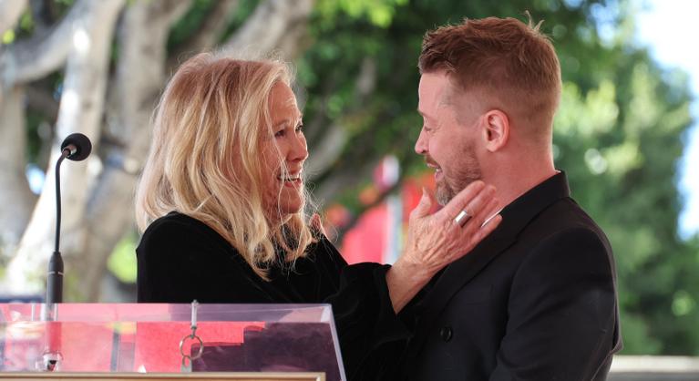 „Mama. Azt hittem még van időnk” – Macaulay Culkin megható üzenetben búcsúzott Catherine O’Harától