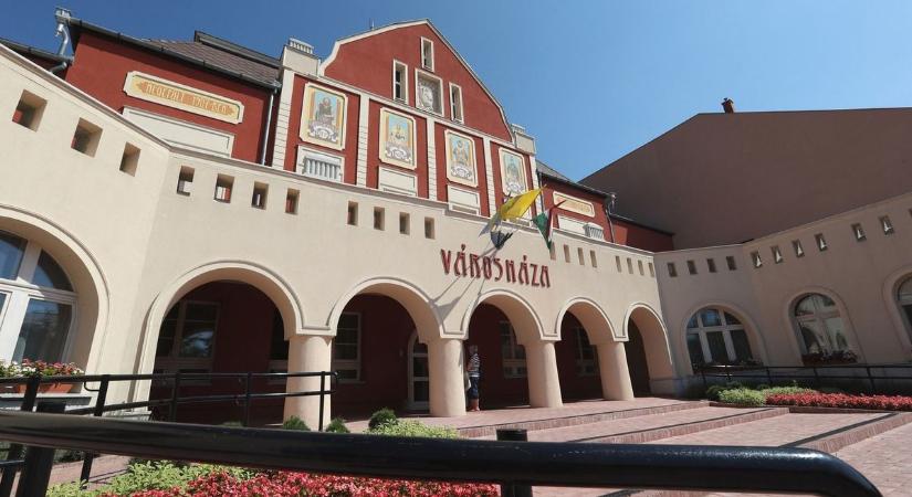 Támogatásokról is döntöttek a testületi ülésen Hatvanban