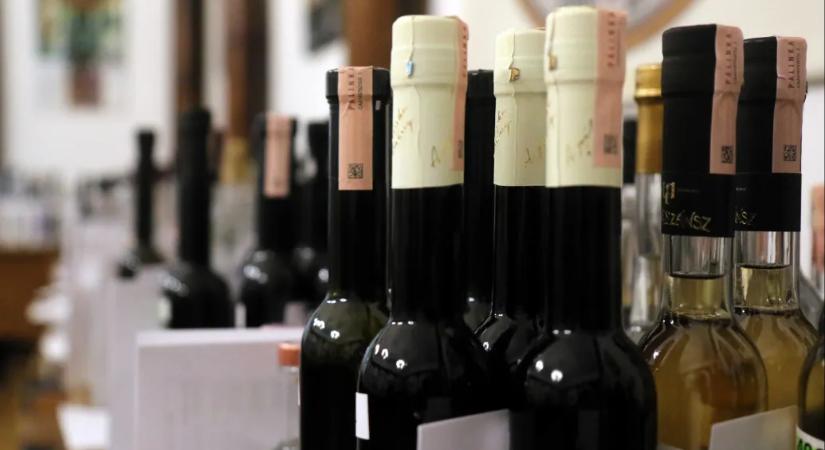 A bor után a pálinkából is adómentes céges ajándékot csinál a kormány