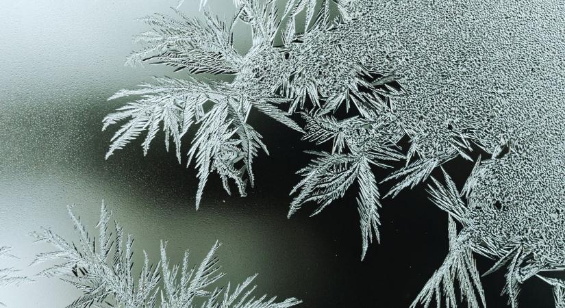 Visszatér a fagy – a hétvégén kettészakad az ország