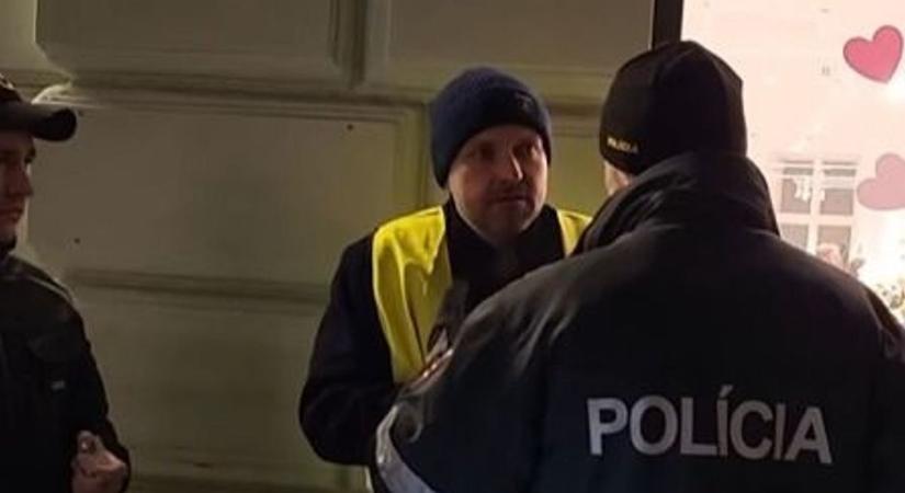 Rendőrök vitték el a Magyar Szövetség politikusát Pozsonyban, Szijjártó Péter is reagált