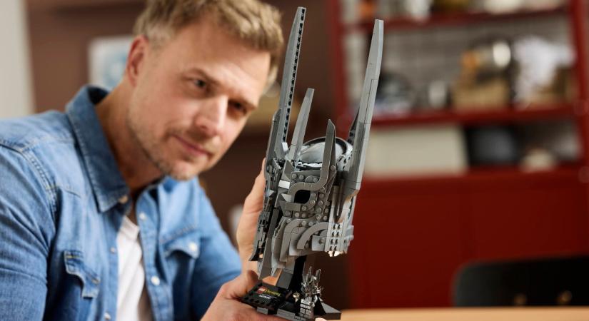 Sauron sisakja a polcodon: részletgazdag Lego gyűjtőknek