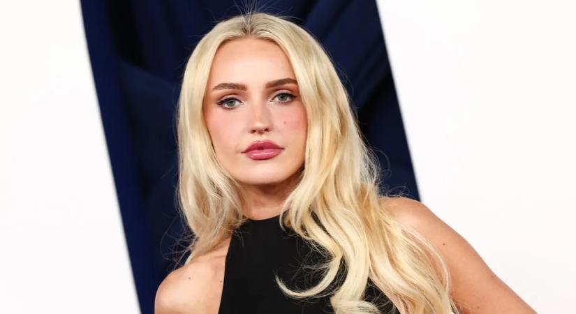 Aprócska bikiniben hódít Taylor Fritz szuperszexi barátnője