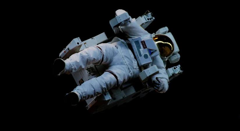 Ember a Holdon 50 év után először? Máris késik a történelmi kilövés