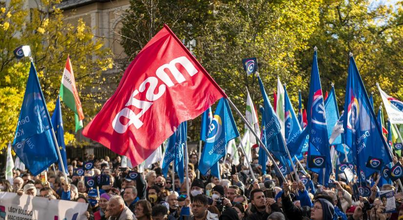 Baloldal, Házon kívül?