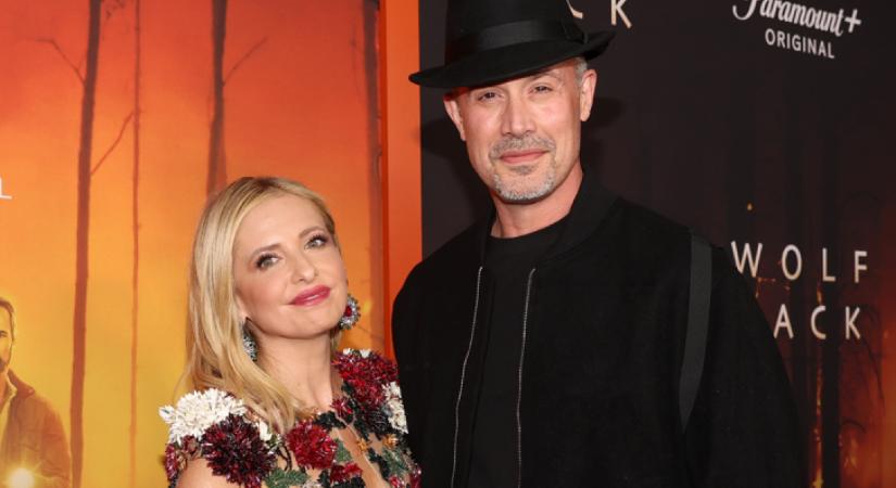 Meglepő, mi tartja össze 23 éve Sarah Michelle Gellar és Freddie Prinze Jr. házasságát