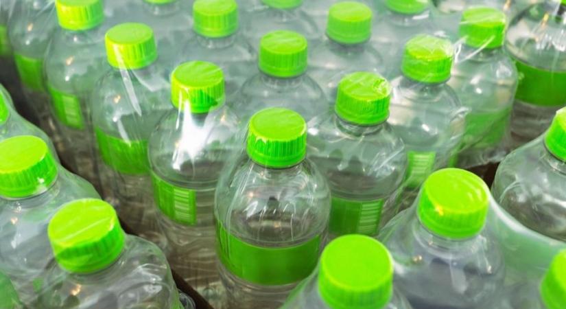 Valami nagyon nem stimmel a PET-palackokkal: sokkal nagyobb baj lehet, mint a rögzített kupak – riasztó, ami most kiderült