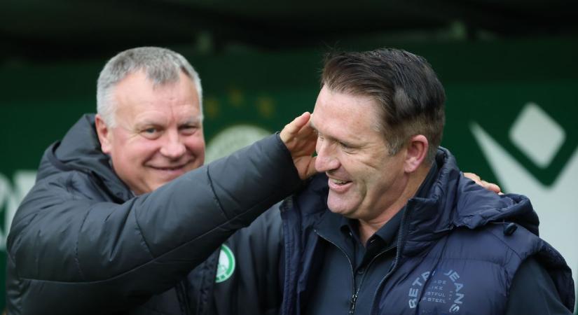 Telt ház előtt jubilál a paksi kispadon Bognár György