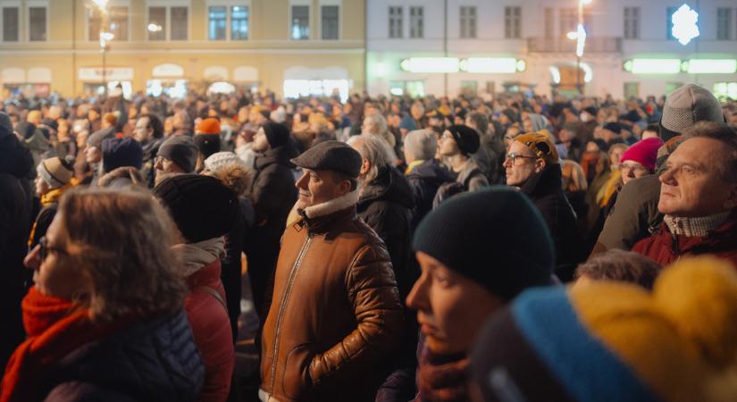 Magyargyalázó törvény ellen tüntettek Pozsonyban: Fico kérjen bocsánatot a felvidéki magyaroktól