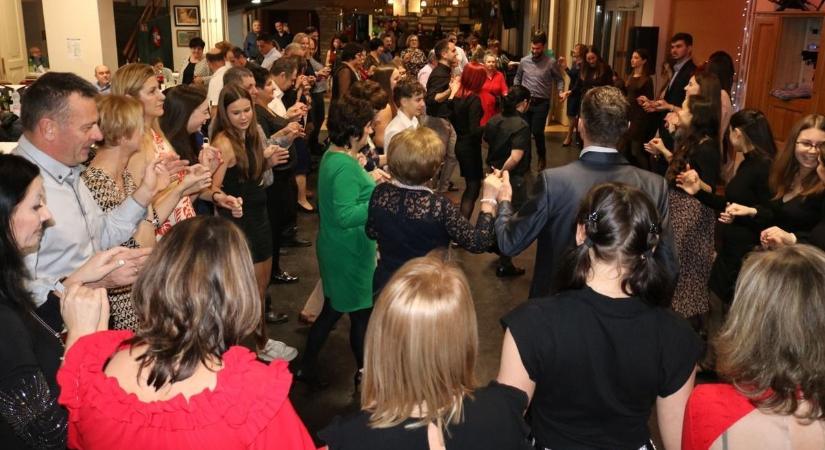 Vigadjunk együtt, amíg csak lehet!