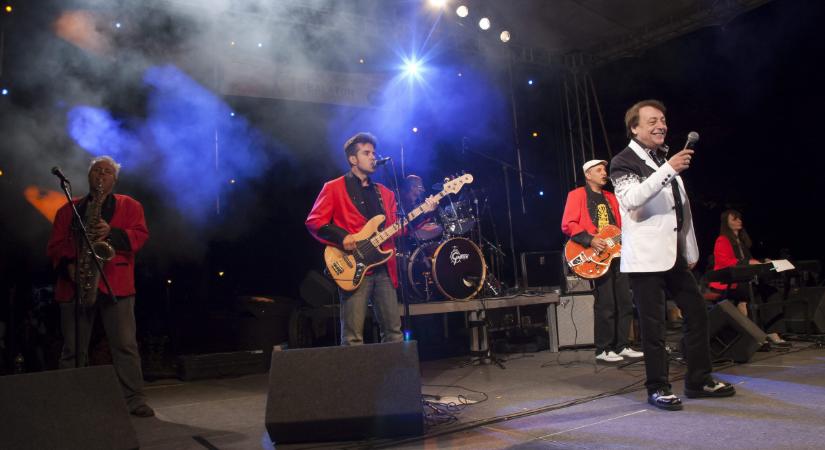 Elhunyt Fenyő Miklós