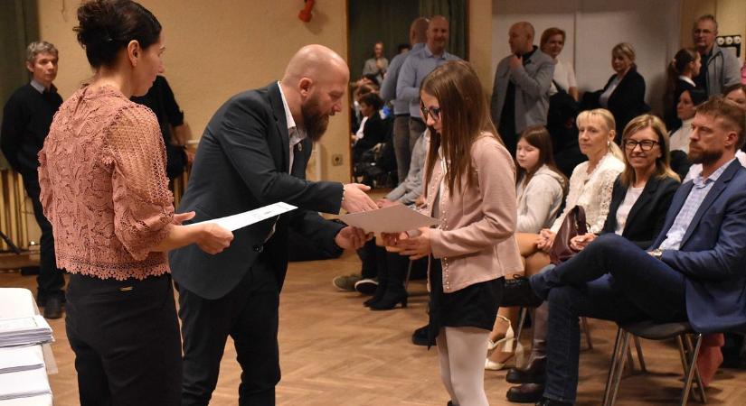 Több mint kétszáz tanuló eredményét ismerték el Jászberényben – galériával