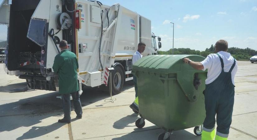 Pécsen a kukásautók miért a csúcsforgalomban járják a várost?