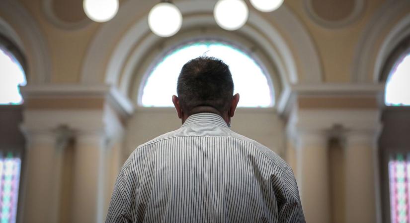 Az eltűnt villanyszerelők feltételezett gyilkosa a börtönből adott interjút