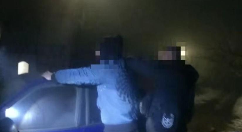 Somogyban csípték el a rendőrök a körözött ajkai férfit (videó)