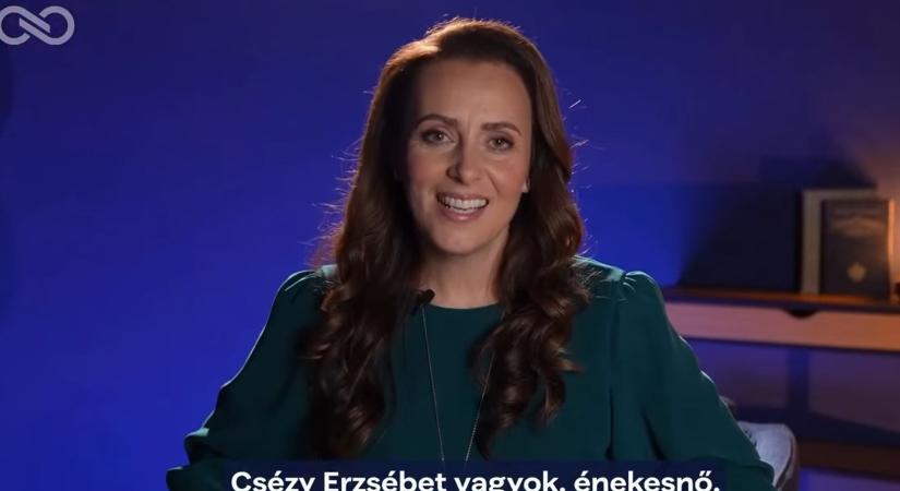 Magyar Péter bejelentette: Csézy Erzsébet énekesnő lesz a Tisza jelöltje Mezőkövesden