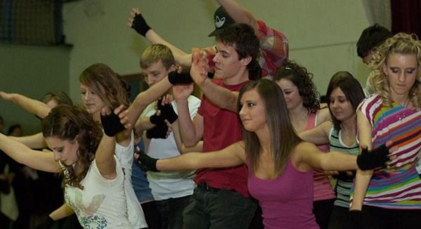 Szalagavató 2011: hatalmas buli csaptak a pécsi iskola végzős diákjai (GALÉRIA)