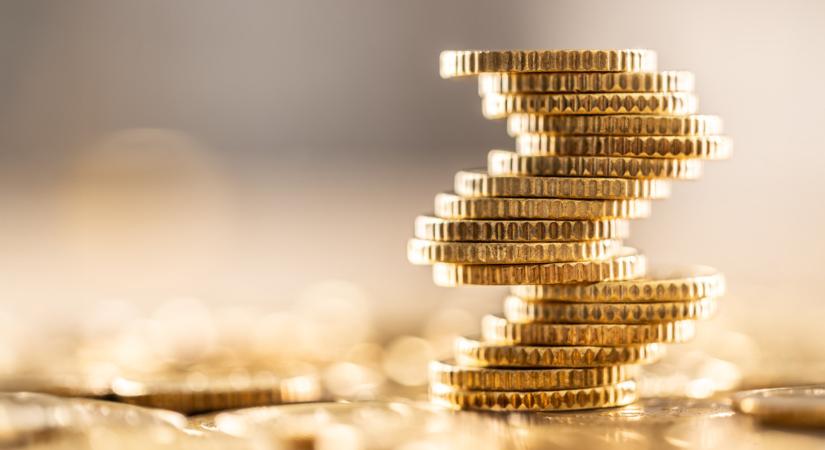 Ez most sokaknak fájni fog: újabb áremelési hullám indul a bankoknál