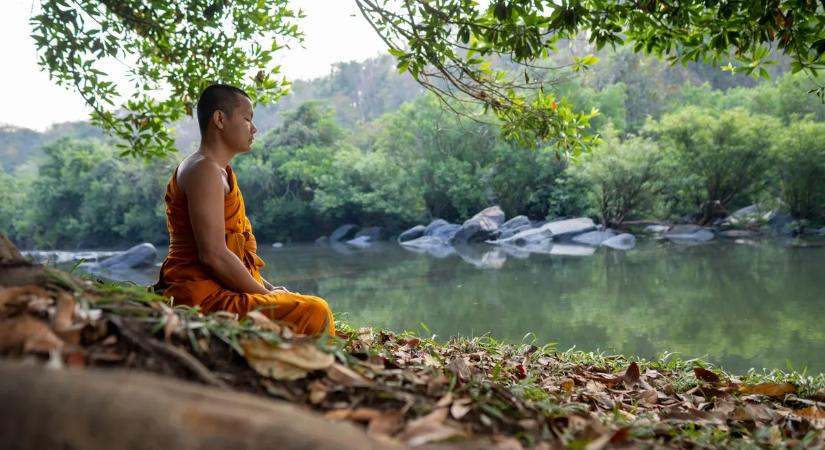 Szexuális tárgyak, fegyverek, kábítószer: Letartóztatták a buddhista szerzeteseket, hihetetlen dolgokat találtak a kolostorban