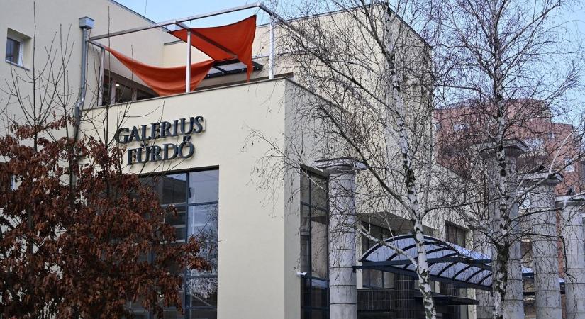 Siófokon kitekerték a csapokat, újra csobog a víz a Galerius fürdő medencéiben