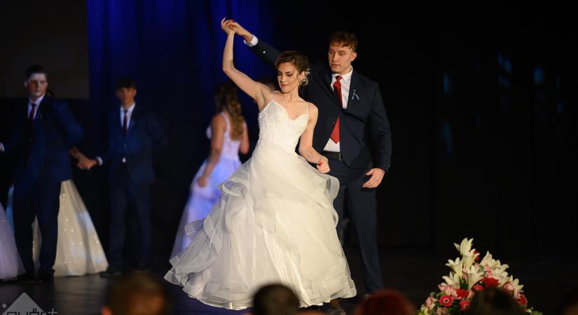 Így telt a Bercsényi szalagavató bálja – GALÉRIA!