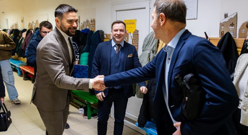 Olvasónknak hozzájárulási nyilatkozatot küldtek: csak akkor mehetnének debreceni óvodások az állatkertbe, ha fotózkodnak a Fidesz képviselőjelöltjével