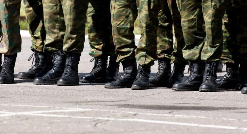 Sorkatonaság: a magyarok zöme nem támogatja