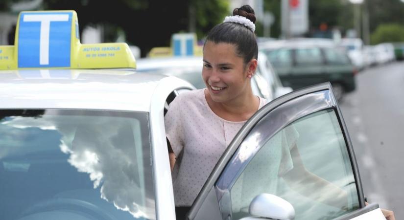 Hatalmas fordulat a B kategóriás jogosítványoknál