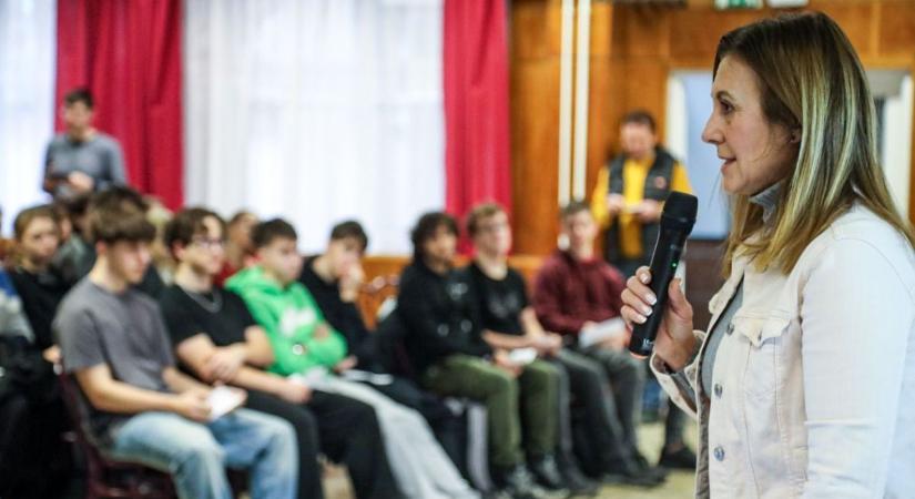 Sokáig hallgatnia kellett felmenőiről, Szolnokon mondta el az igazságot Széchenyi István leszármazottja – galériával