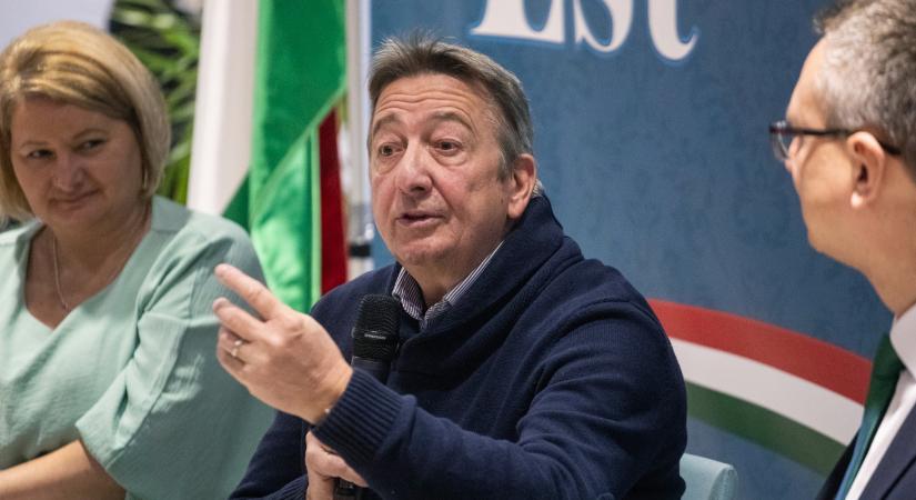 Bayer Zsolt üzenete a Lázár fórumát megzavaróknak: Fogjátok be a pofátokat